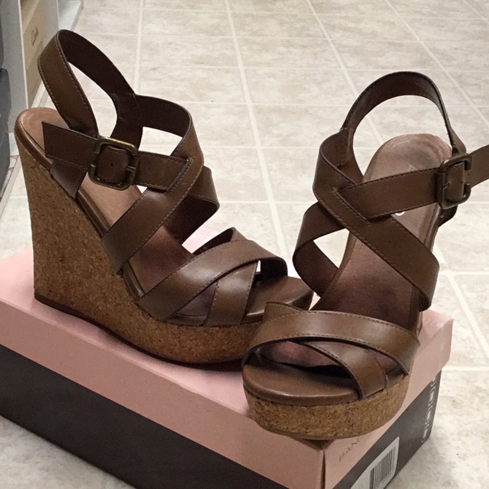Aldo platform wedge pumps. Brown, Size 6 (36)